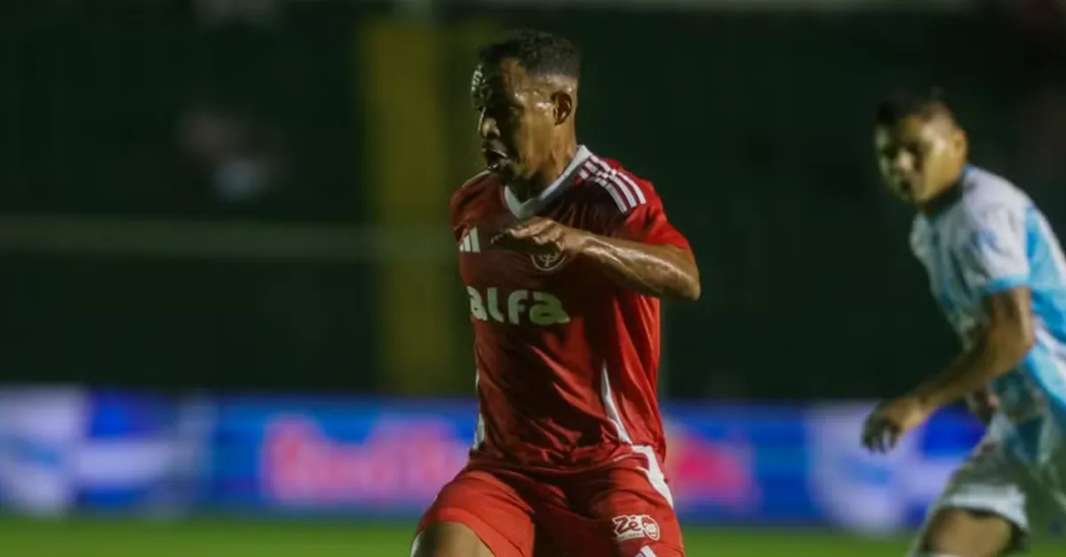 Longevidade no Futebol Moderno: Fernando do Inter, Roger Machado e o Exemplo de CR7