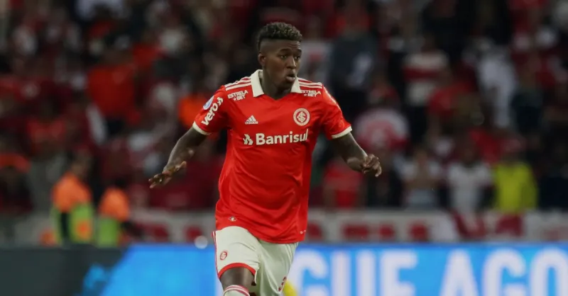 Roger Machado Eleva Vitão: O Pilar Defensivo do Internacional e o Mercado Europeu