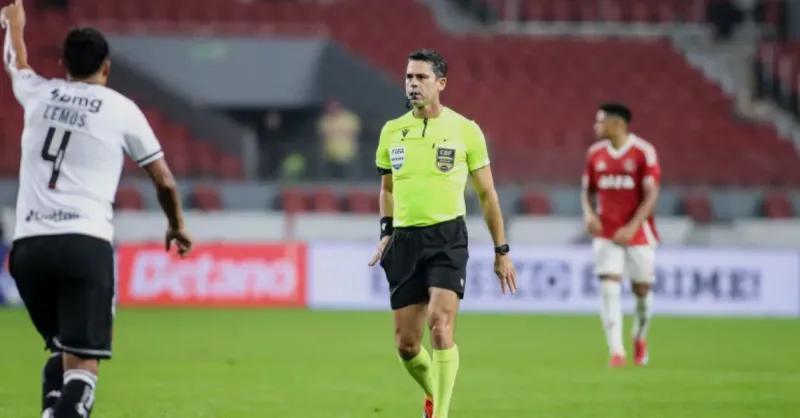Árbitro Abre o Jogo Sobre Expulsão de Léo Jardim e Ataques de Dirigentes no Clássico