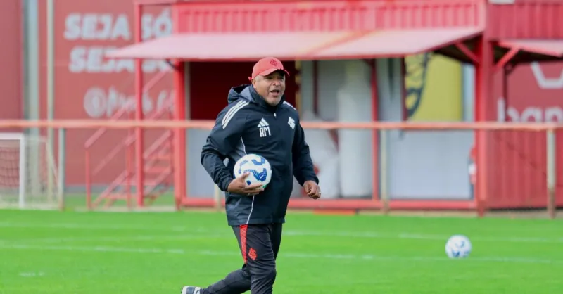 Reforços do Inter: Roger Machado Define Estratégia para Enfrentar Flamengo na Libertadores