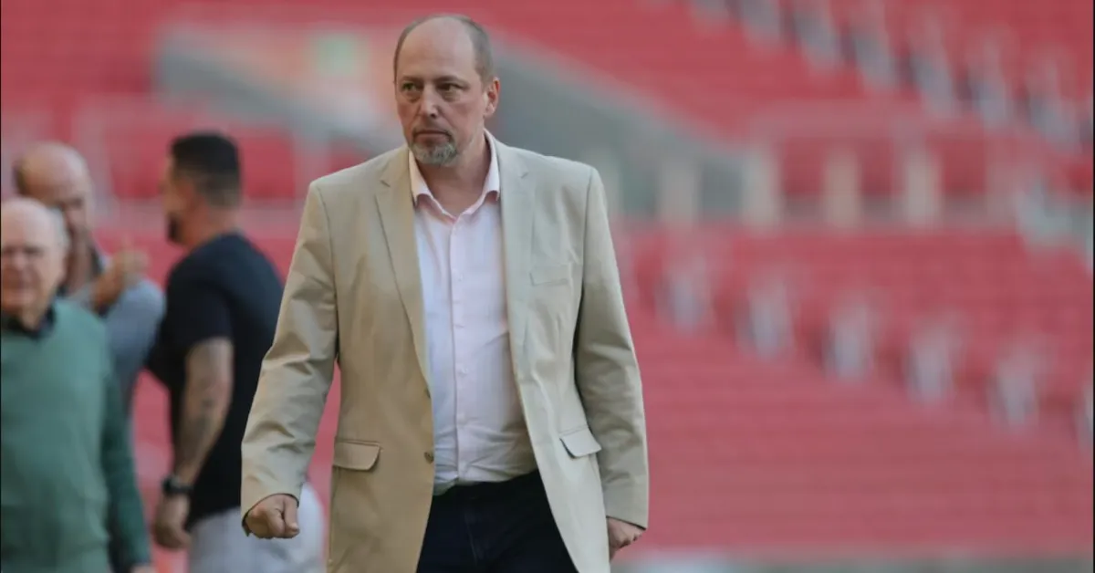 Barcellos Detalha Estratégia do Inter Após Derrota no GreNal: Qual o Caminho no Brasileirão?