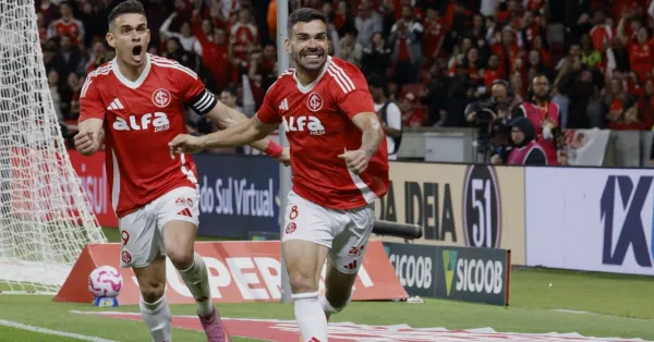 Inter em Alerta: Desembarque com Cobrança Intensa da Torcida Colorada