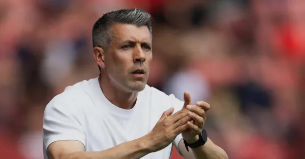 Pep Guardiola elogia Paulo Pezzolano do Inter por desenvolvimento de zagueiro jovem