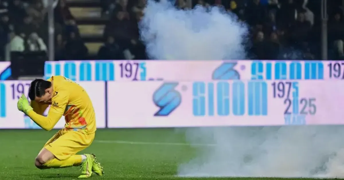 Torcedor da Inter Detido por Lançar Rojão que Feriu Goleiro da Cremonese